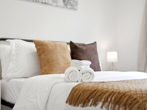 2 habitaciones, escritorio, tabla de planchar con plancha y wifi 