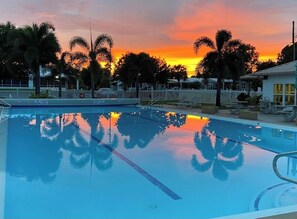 Pool - Charming 2-bedroom bungalow in Lake Placid on Lake Grassy in Camp Florida Resort (Lake Placid)