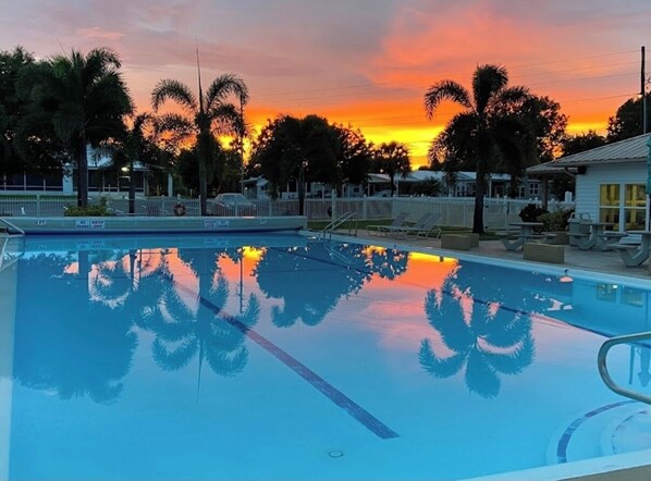 Pool - Charming 2-bedroom bungalow in Lake Placid on Lake Grassy in Camp Florida Resort (Lake Placid)