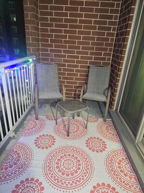 Terrace/patio - Cozy 2-bedroom condo near O'Hare/Train/Pet OK/Balcony (Chicago)