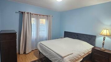 2 bedrooms, iron/ironing board, free WiFi, bed sheets