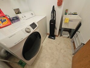 Interior - Cozy 2-bedroom condo near O'Hare/Train/Pet OK/Balcony (Chicago)