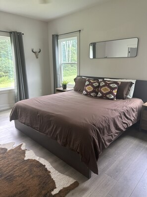 4 habitaciones, tabla de planchar con plancha, wifi y ropa de cama 