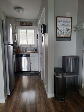 Fridge, microwave, oven, stovetop - Pie in the Sky at Pinnacle Inn (Beech Mountain)