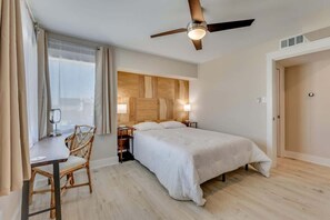 1 bedroom, iron/ironing board, travel cot, WiFi - Tides & Time - Your Stylish Beach Getaway! (Carolina Beach)