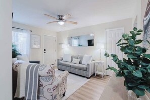 TV - Renovated 2BR First Floor Forest Beach Condo (Hilton Head Island)