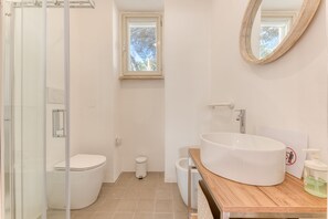 Shower - Sea access: unique villa with stunning views (house A) (Castro)