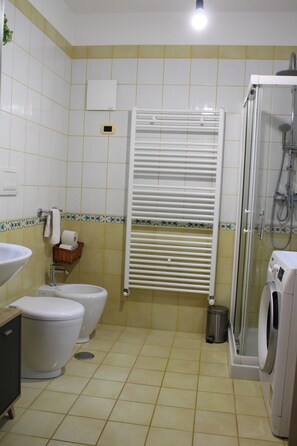 Bathroom - Vrbo Property (Erchie)