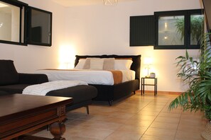 1 chambre, bureau, fer et planche à repasser, accès au Wi-Fi (inclus)