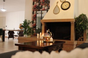 Lobby - Vrbo Property (Erchie)