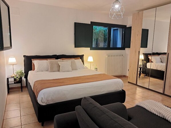 Room - Independent apartment with garden & parking - strategic location in Salento (Erchie)