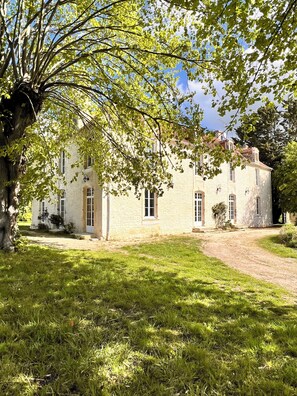 Exterior - Exceptional Manor House in Normandy – 6 En-suite Bedrooms – History & Elegance (Argences)