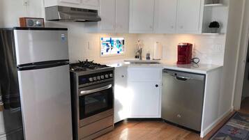 Micro-ondes, four, plaque de cuisson, lave-vaisselle