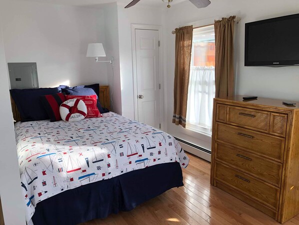 Room - The Cozy Clamshell - Peaceful Bay Head Studio with AC - Steps to Beach w Parking (Bay Head)