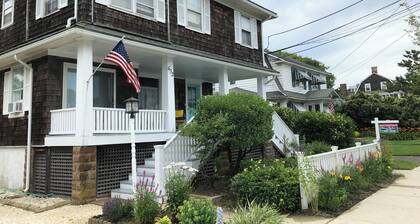The Cozy Clamshell - Peaceful Bay Head Studio with AC - Steps to Beach w Parking