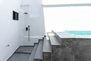A concrete staircase leading to a balcony with a view of the ocean. - Private Pool Apartment by the Malecón (Mazatlan)