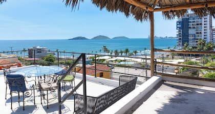 Private Pool Apartment by the Malecón