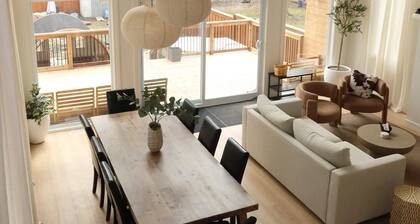 Relaxing Spa Retreat w/Hot Tub & Sauna- 3 min to Wortley Village
