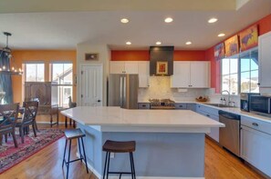 Fridge, microwave, oven, stovetop - Cozy 3 Bed! Right on the Slopes! (Granby)