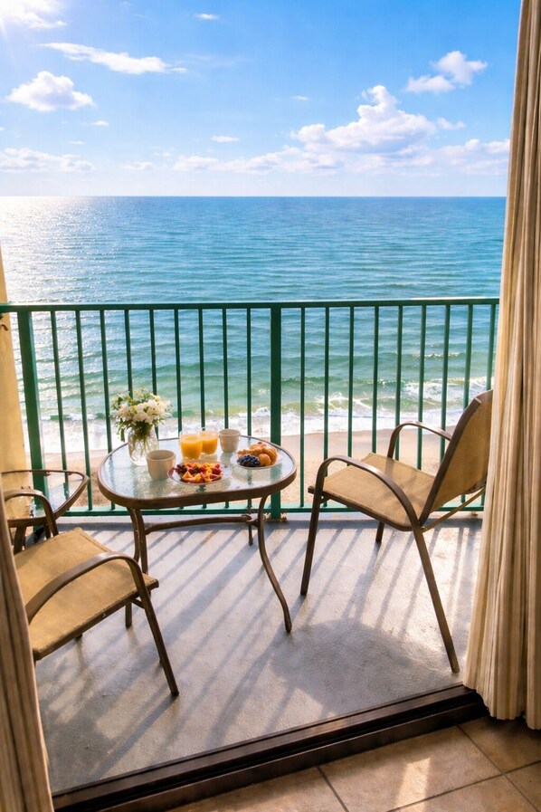 Outdoor dining - Family-Friendly Oceanfront Stay in Myrtle Beach (Myrtle Beach)