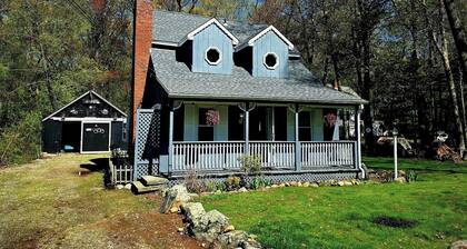NEW Coastal Cottage 2 Miles to Beach + Lake Access