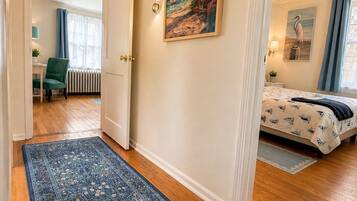 2 bedrooms, iron/ironing board, internet, bed sheets