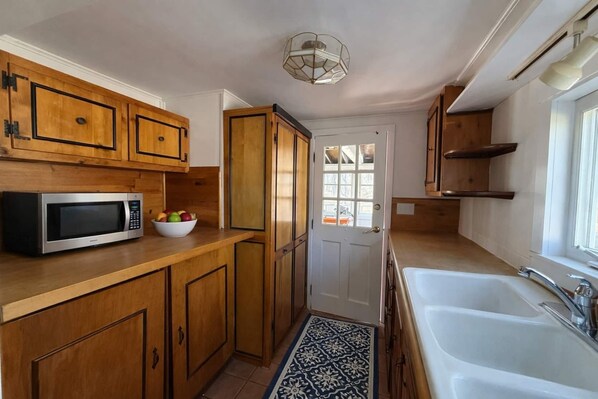 Microwave, oven, stovetop, dishwasher