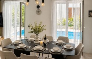 Dining - Gorgeous home in Splitska (Splitska)