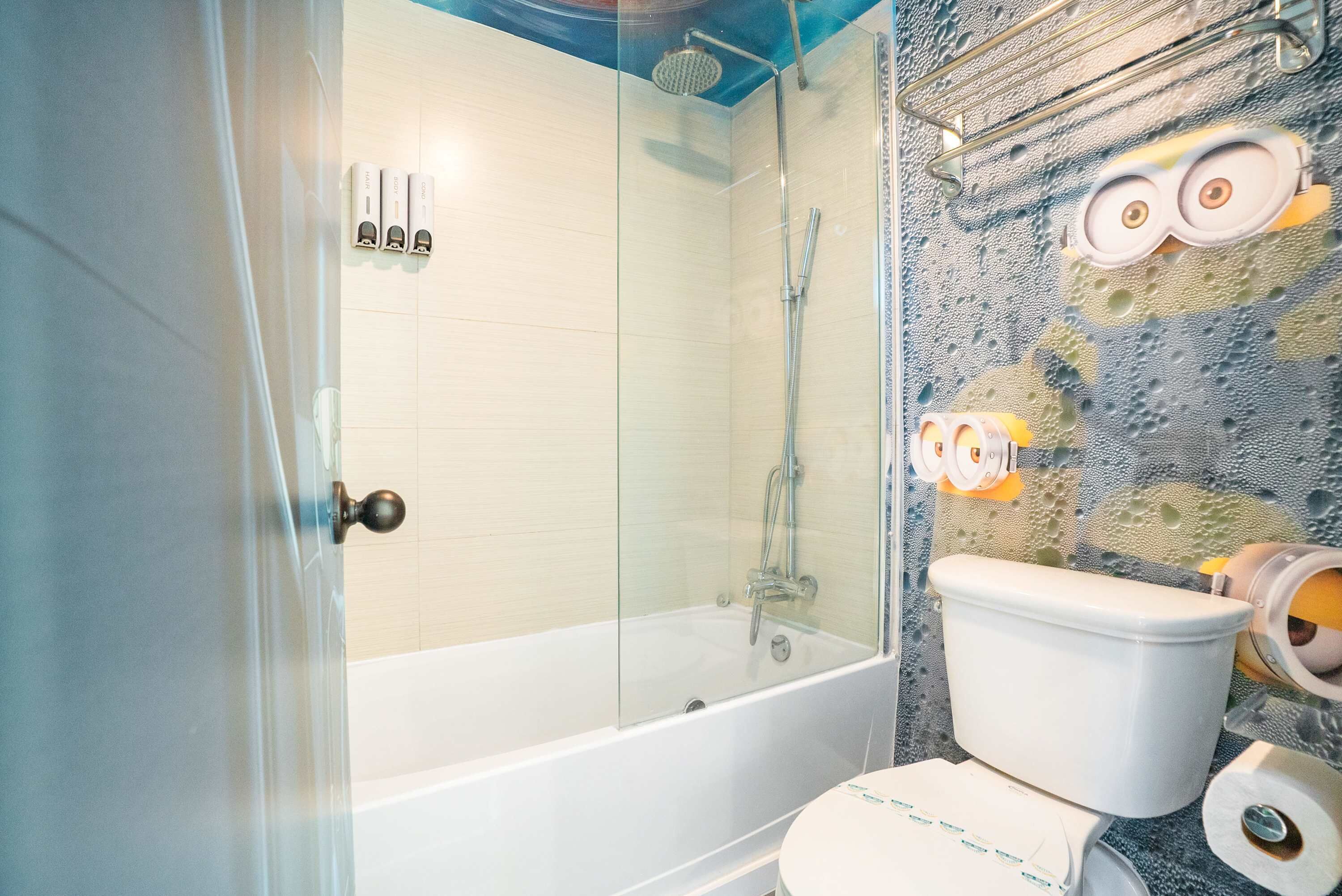 Shower, towels, shampoo