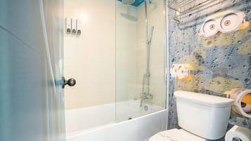 Shower, towels, shampoo
