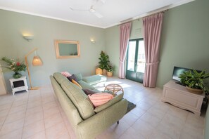 Living area - Cozy 1-bedroom resort in beautiful L-Għarb with AC and gym (L-Għarb)