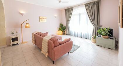 Cozy 1-bedroom resort in beautiful L-Għarb with AC and gym