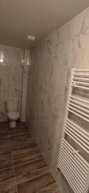 Towels, soap, toilet paper - Paris stopover (ATHIS-MONS)