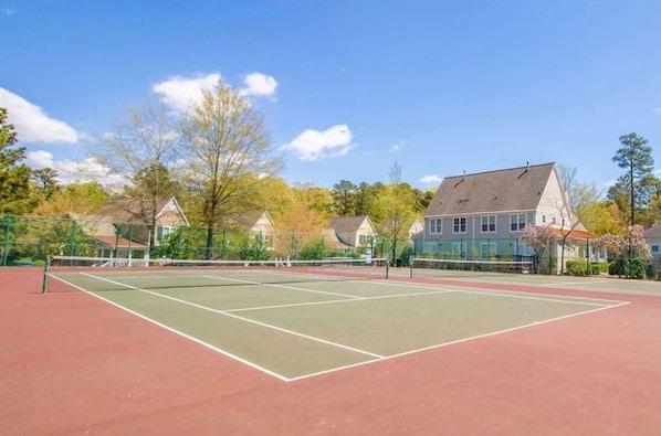 Sports court - Spacious 4-bedroom condo in serene Williamsburg with indoor pool & amenities (Williamsburg)