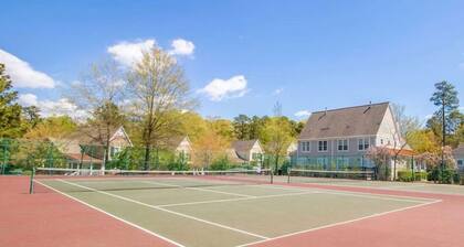 Spacious 4-bedroom condo in serene Williamsburg with indoor pool & amenities