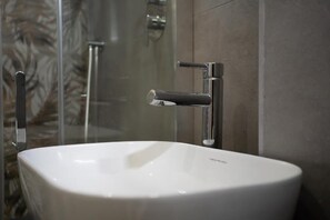 Deluxe Room, Balcony, City View | Bathroom | Shower, hair dryer, towels, soap - Seaview Rimini Hotel (Rimini)