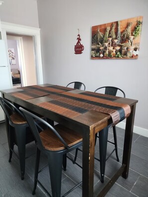 Dining - Newark Furnished Apartment for World Cup (Newark)