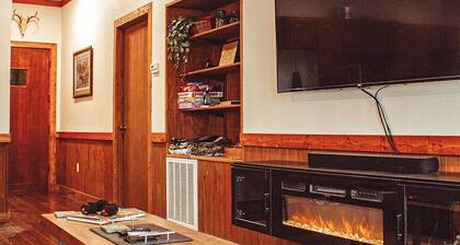 Secluded Shop-House Retreat - Walk to Heritage Park!