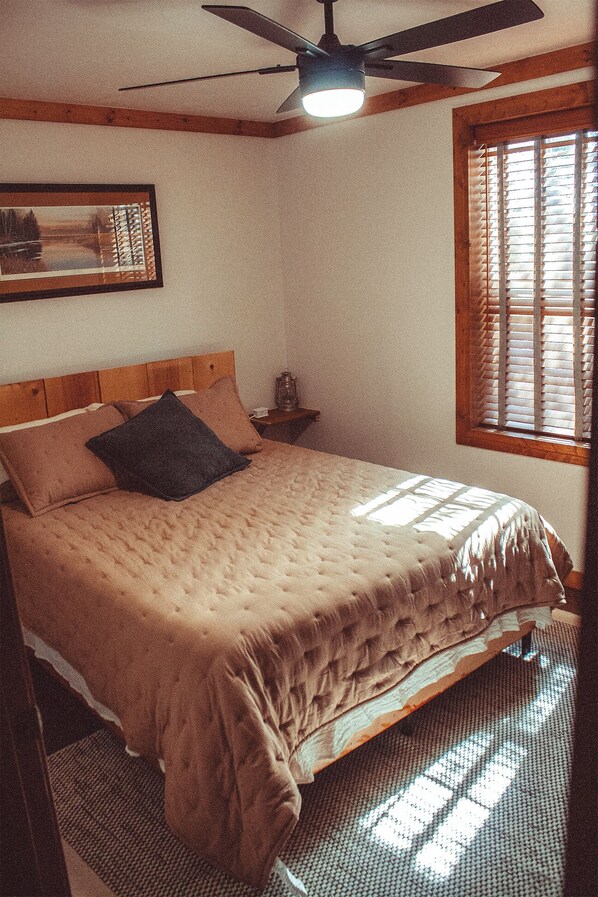 Iron/ironing board, WiFi, bed sheets - Secluded Shop-House Retreat - Walk to Heritage Park! (Piggott)