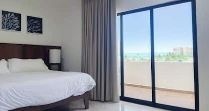 Marina Cerritos Loft with Pool and Balcony