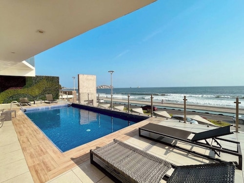 On the Malecón with ocean, lagoon and pool