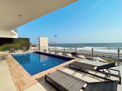 On the Malecón with ocean, lagoon and pool