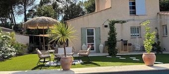 Independent studio + garden/pool on request