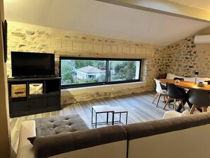Living area - Vrbo Property (Vallon-Pont-d'Arc)