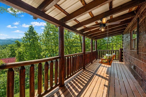 Terrace/patio - Luxe Mountain Escape - Fire Pit - Hot Tub - Sauna (Gatlinburg)