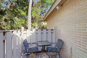 Property grounds - Renovated One-Level Walk to Beach 1 BR Condo (Hilton Head Island)