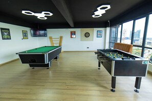 Games room - Modern 1BR Apartment in Westlands with Rooftop Pool & Panoramic City Views (Nairobi)