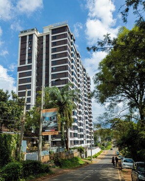 Exterior - Modern 1BR Apartment in Westlands with Rooftop Pool & Panoramic City Views (Nairobi)