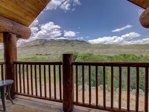 Property grounds - Private Riverside Luxury River Ranch Getaway (Cody)