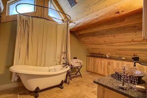 Dusche, Whirlpool, Haartrockner, Handtücher